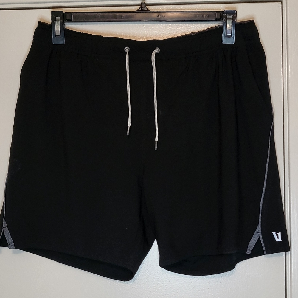 Nwot Vuori trail shorts 6"